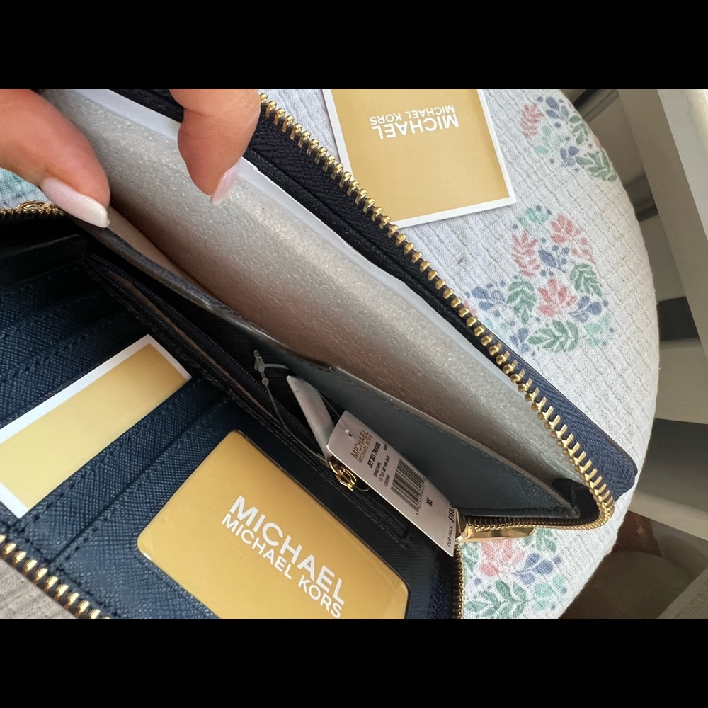NWT Michael Kors Jetset wallet in navy - Picture 11 of 13